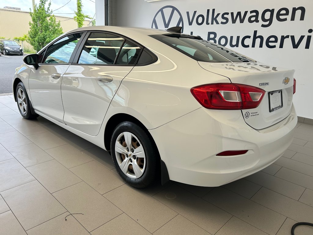 2016 Chevrolet Cruze LS in Boucherville, Quebec - 7 - w1024h768px