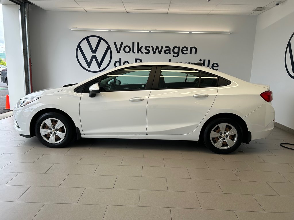 2016 Chevrolet Cruze LS in Boucherville, Quebec - 5 - w1024h768px