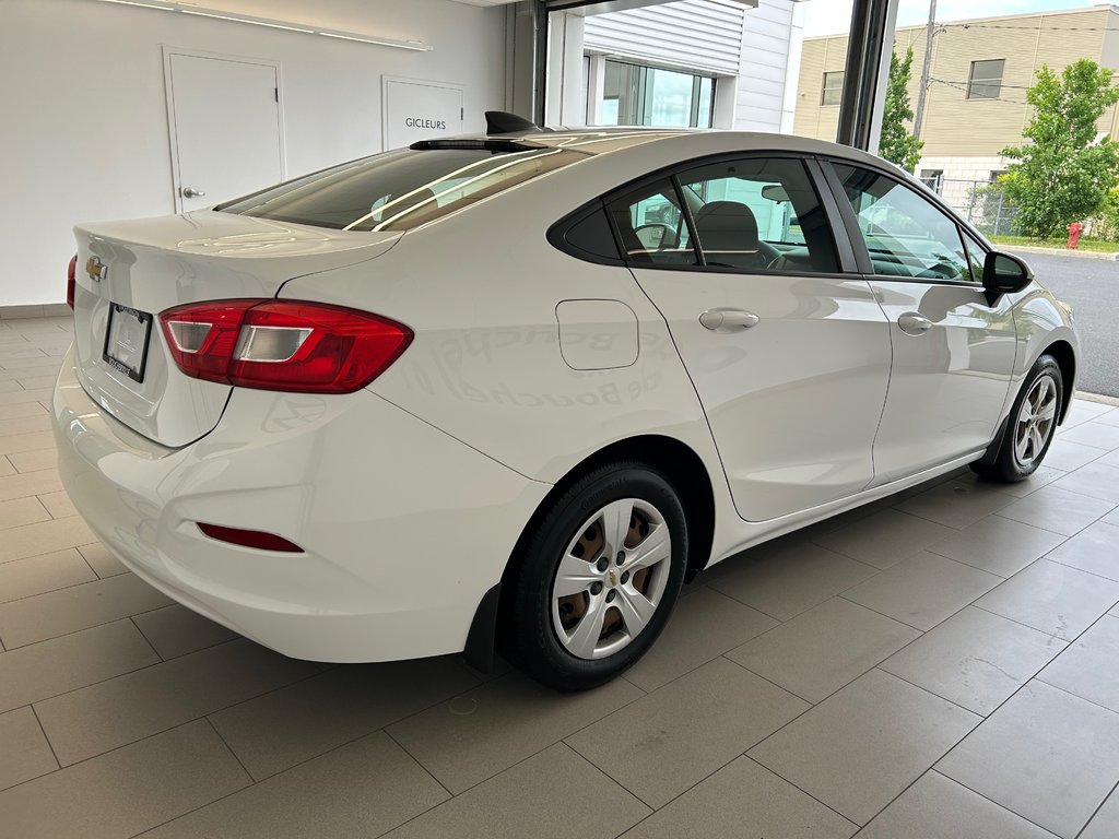 2016 Chevrolet Cruze LS in Boucherville, Quebec - 9 - w1024h768px