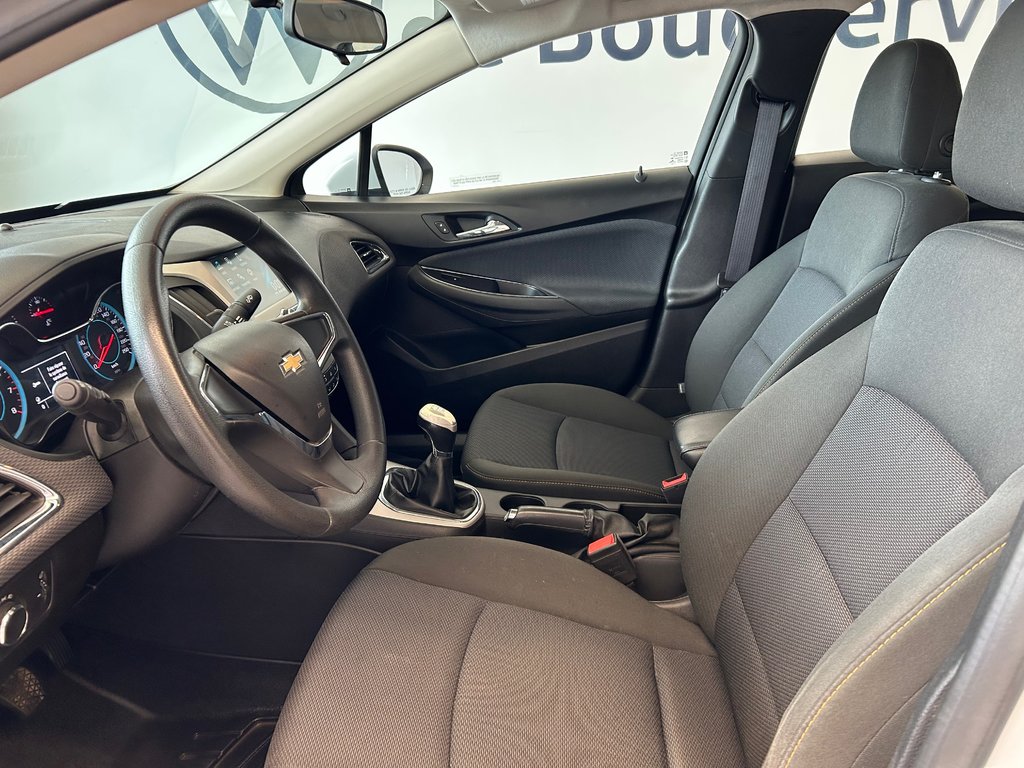 2016 Chevrolet Cruze LS in Boucherville, Quebec - 28 - w1024h768px