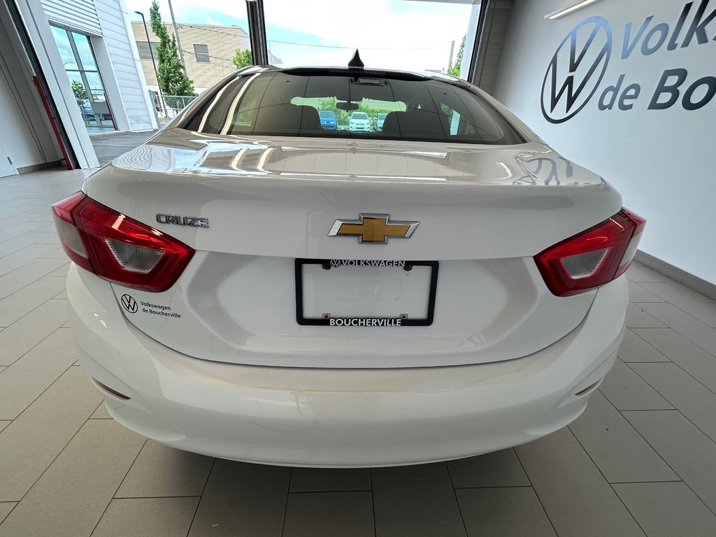 2016 Chevrolet Cruze LS in Boucherville, Quebec - 10 - w1024h768px