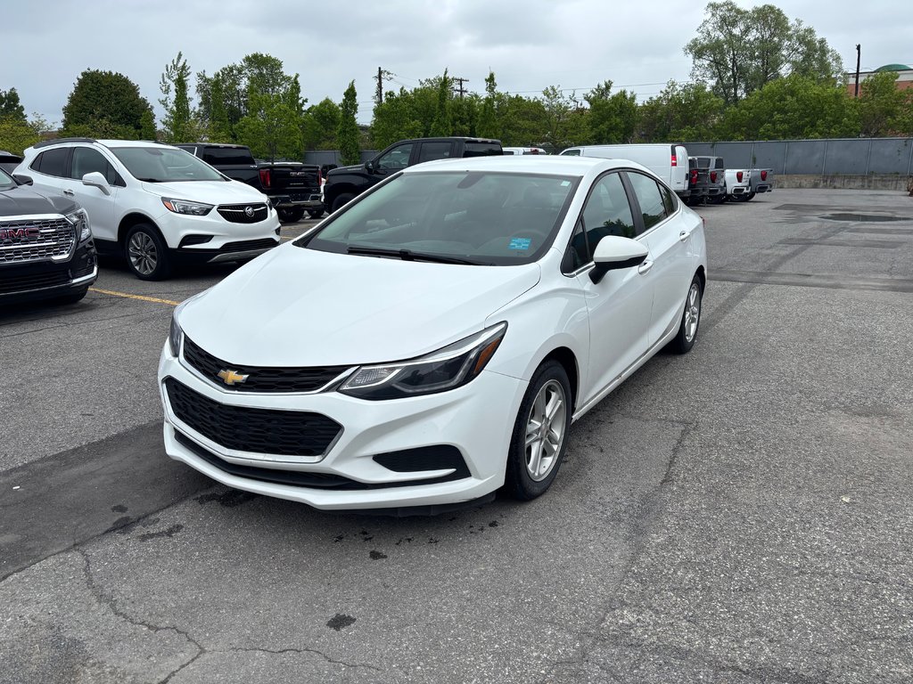 Chevrolet Cruze  2018 à Montréal, Québec - 3 - w1024h768px