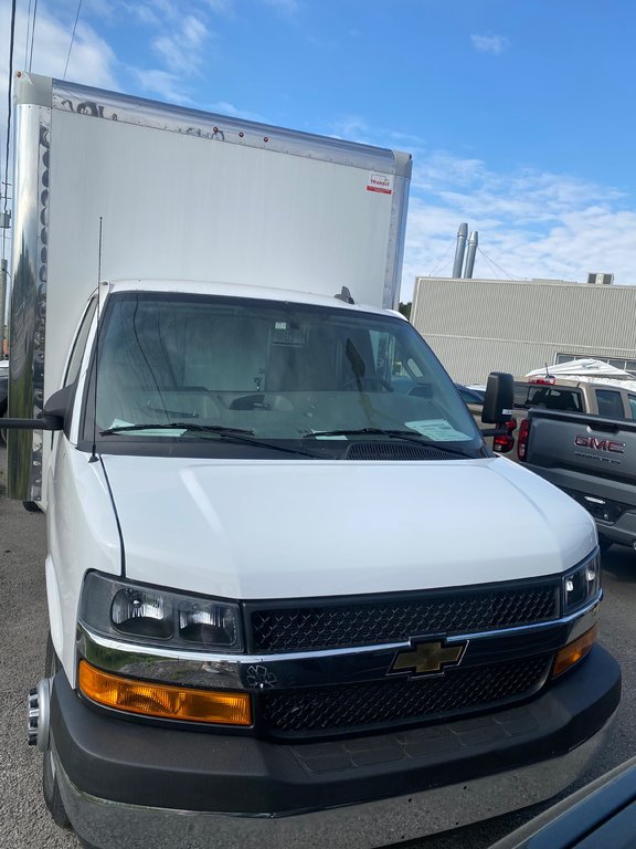 2023 Chevrolet EXPRESS CUTAWAY 4500 WT DRW 177'' in Terrebonne, Quebec - 2 - w1024h768px