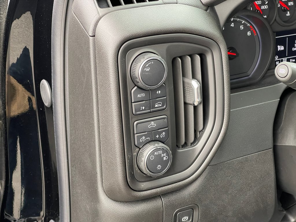 2024 Chevrolet Silverado 1500 in Montreal, Quebec - 12 - w1024h768px