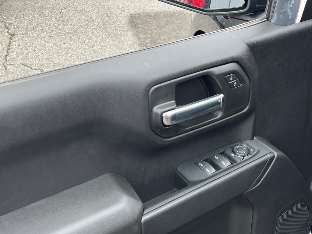 2024 Chevrolet Silverado 1500 in Montreal, Quebec - 11 - w1024h768px