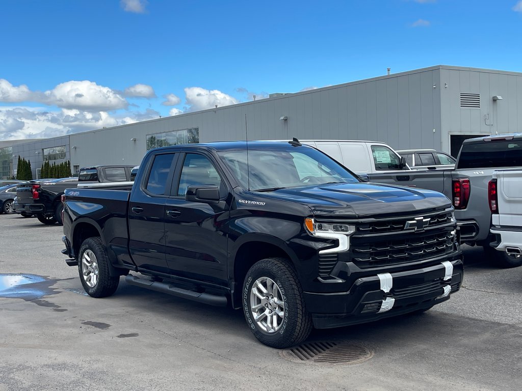 Chevrolet Silverado 1500  2024 à Montréal, Québec - 1 - w1024h768px