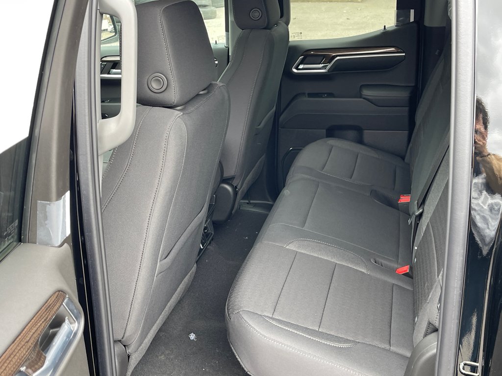 2024 Chevrolet Silverado 1500 in Montreal, Quebec - 9 - w1024h768px