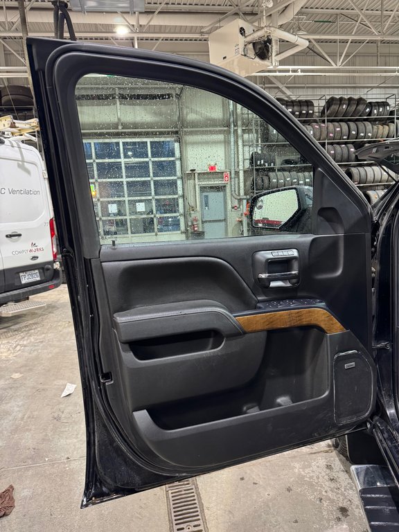 2016 Chevrolet Silverado 1500 LTZ Crew Bose Cuir Toit Ouvrant in Terrebonne, Quebec - 8 - w1024h768px