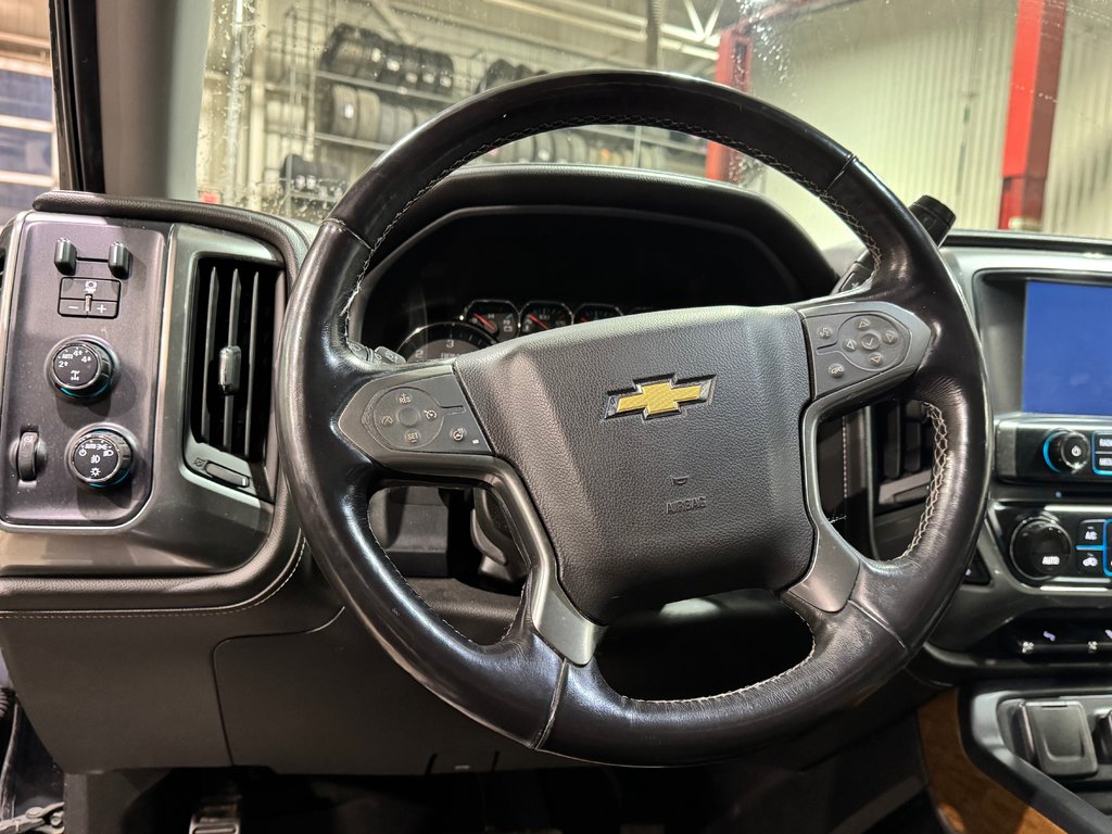 2016 Chevrolet Silverado 1500 LTZ Crew Bose Cuir Toit Ouvrant in Terrebonne, Quebec - 12 - w1024h768px