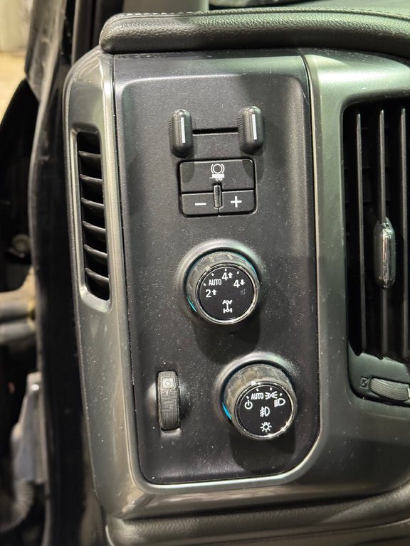 2016 Chevrolet Silverado 1500 LTZ Crew Bose Cuir Toit Ouvrant in Terrebonne, Quebec - 21 - w1024h768px