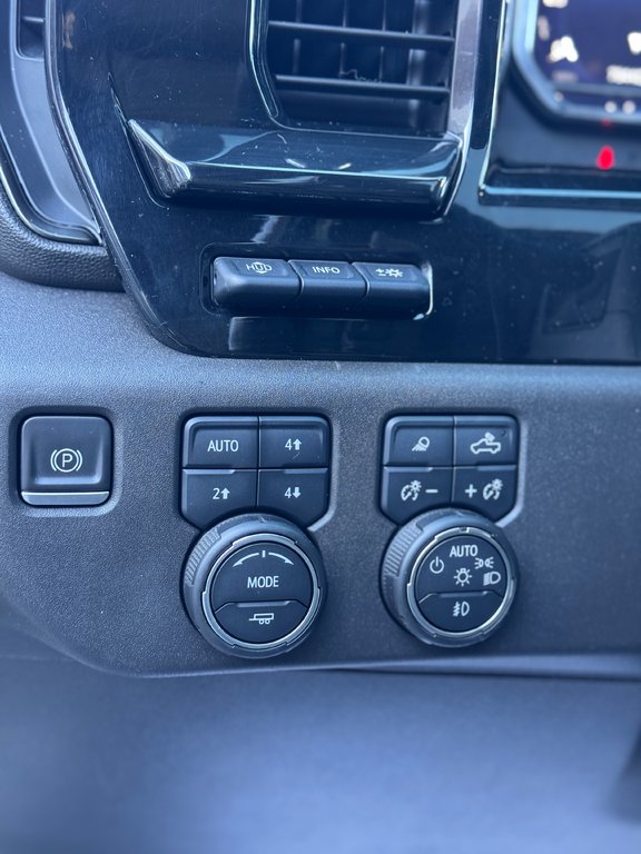 2022 Chevrolet Silverado 1500 ZR2 Crew 6.2 Toit Ouvrant in Terrebonne, Quebec - 14 - w1024h768px