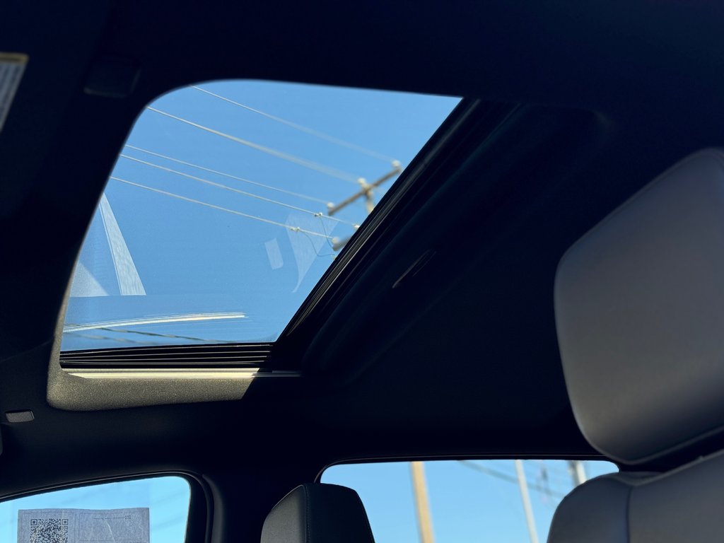 2022 Chevrolet Silverado 1500 ZR2 Crew 6.2 Toit Ouvrant in Terrebonne, Quebec - 12 - w1024h768px