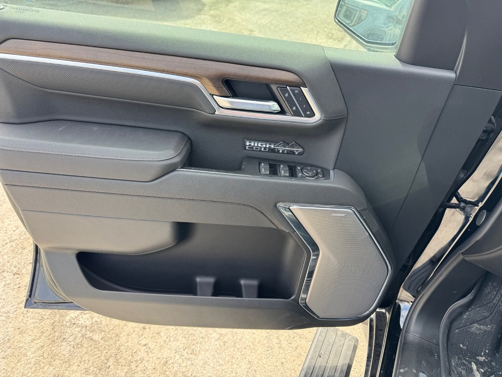 Chevrolet K1500 SILVERADO CREW CAB HIGH COUNTRY STD/BOX (3LZ) HIGH 2026 à Terrebonne, Québec - 11 - w1024h768px