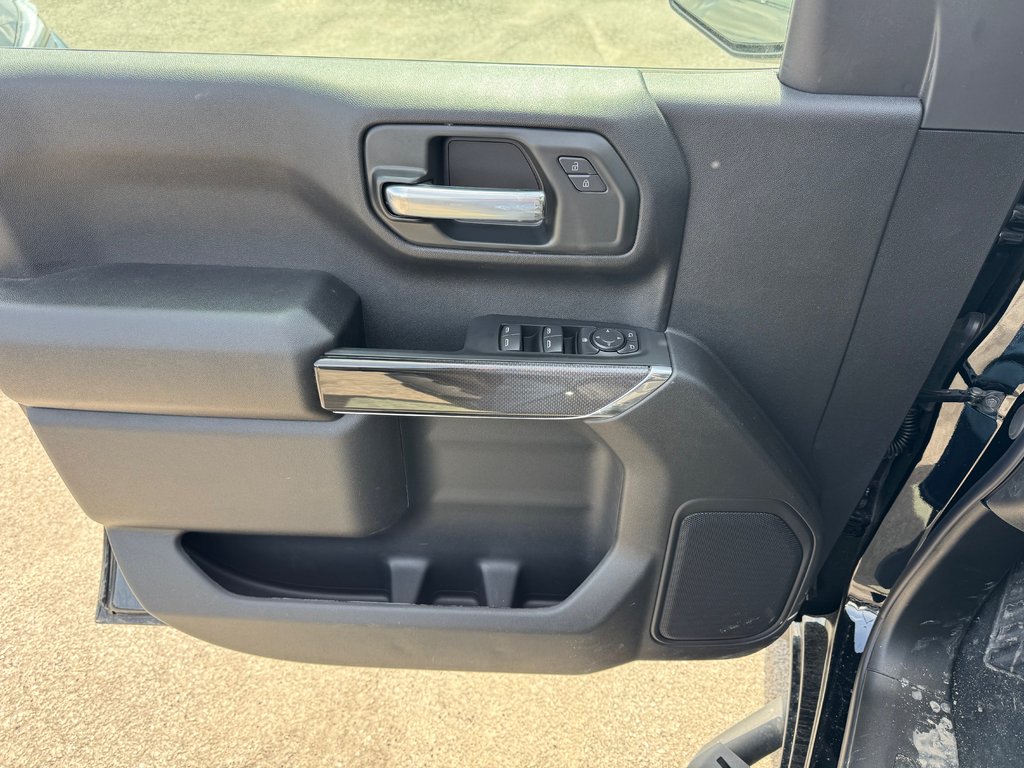 Chevrolet K1500 SILVERADO CREW CAB CUSTOM TRAIL BOSS STD/BOX (2CX) CUSTOM 2026 à Terrebonne, Québec - 7 - w1024h768px