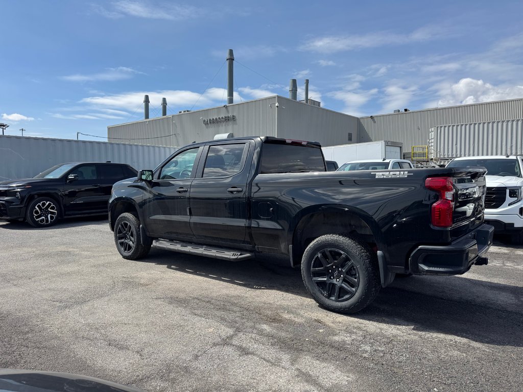 Chevrolet K1500 SILVERADO CREW CAB CUSTOM TRAIL BOSS STD/BOX (2CX) CUSTOM 2026 à Terrebonne, Québec - 3 - w1024h768px