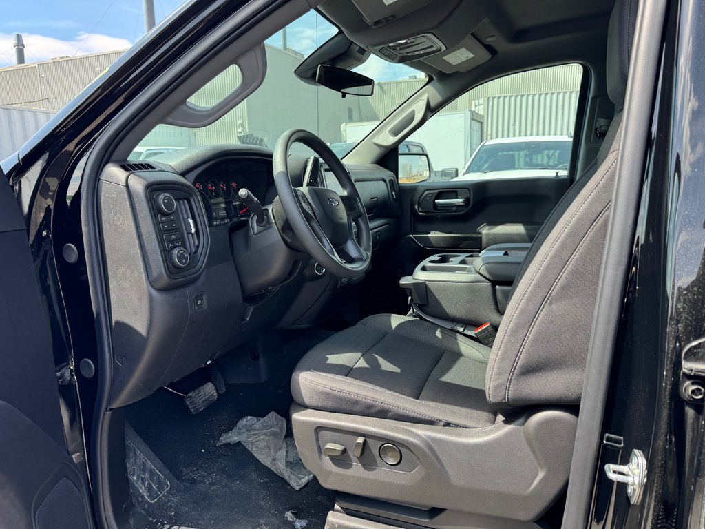 Chevrolet K1500 SILVERADO CREW CAB CUSTOM TRAIL BOSS STD/BOX (2CX) CUSTOM 2026 à Terrebonne, Québec - 8 - w1024h768px