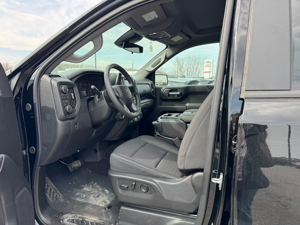 Chevrolet K1500 SILVERADO CREW CAB CUSTOM TRAIL BOSS STD/BOX (2CX) CUSTOM 2026 à Terrebonne, Québec - 7 - w1024h768px