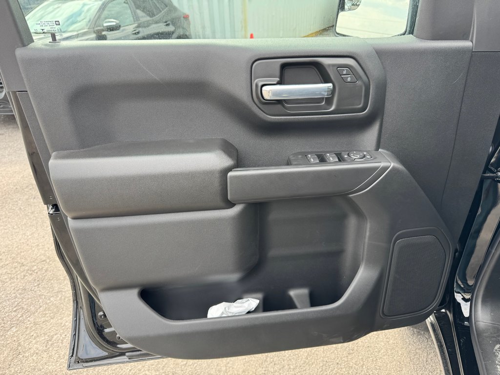 Chevrolet K1500 SILVERADO CREW CAB CUSTOM TRAIL BOSS STD/BOX (2CX) CUSTOM 2026 à Terrebonne, Québec - 8 - w1024h768px