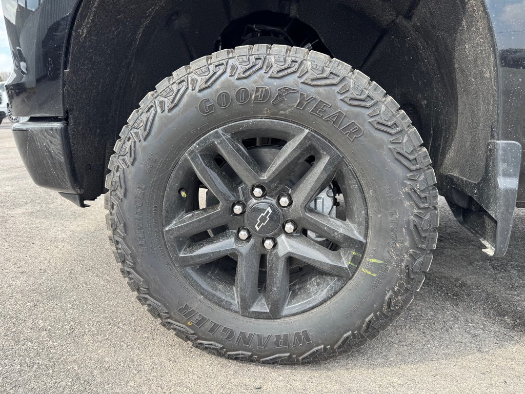 Chevrolet K1500 SILVERADO CREW CAB CUSTOM TRAIL BOSS STD/BOX (2CX) CUSTOM 2026 à Terrebonne, Québec - 11 - w1024h768px