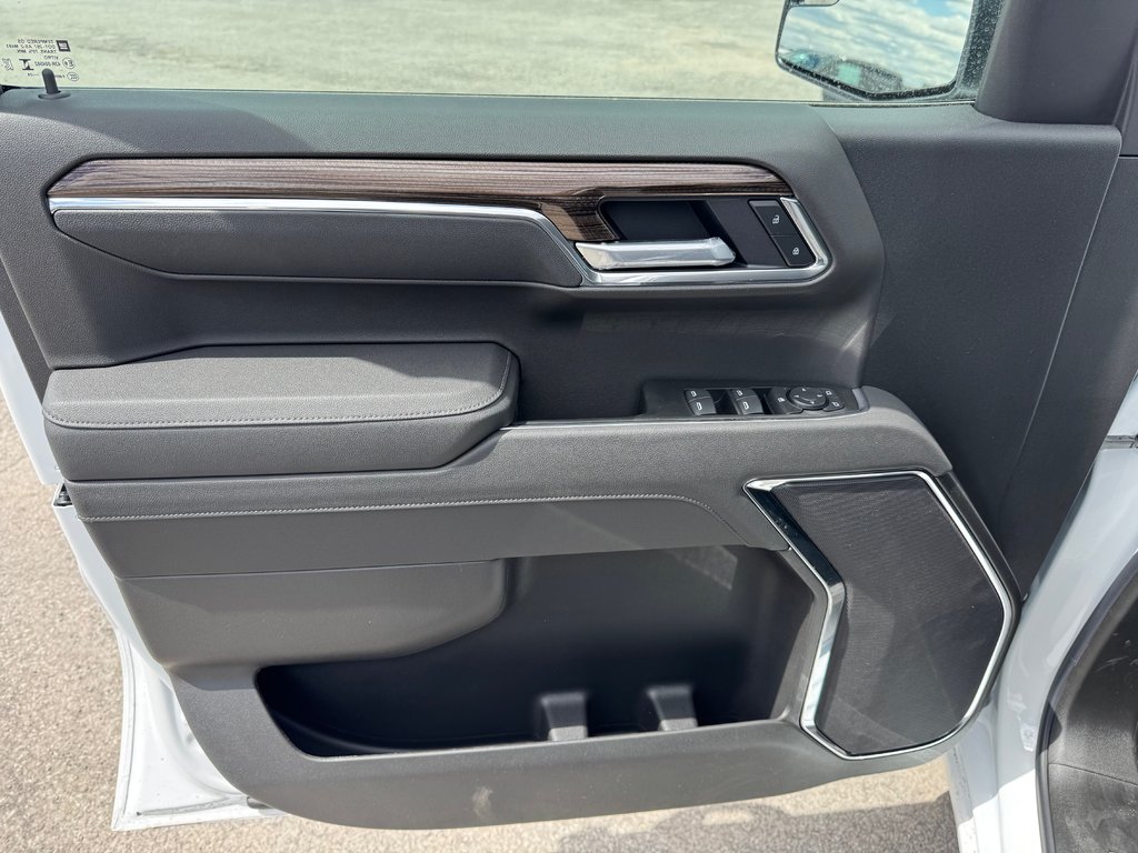 2026 Chevrolet Silverado 1500 RST in Terrebonne, Quebec - 8 - w1024h768px