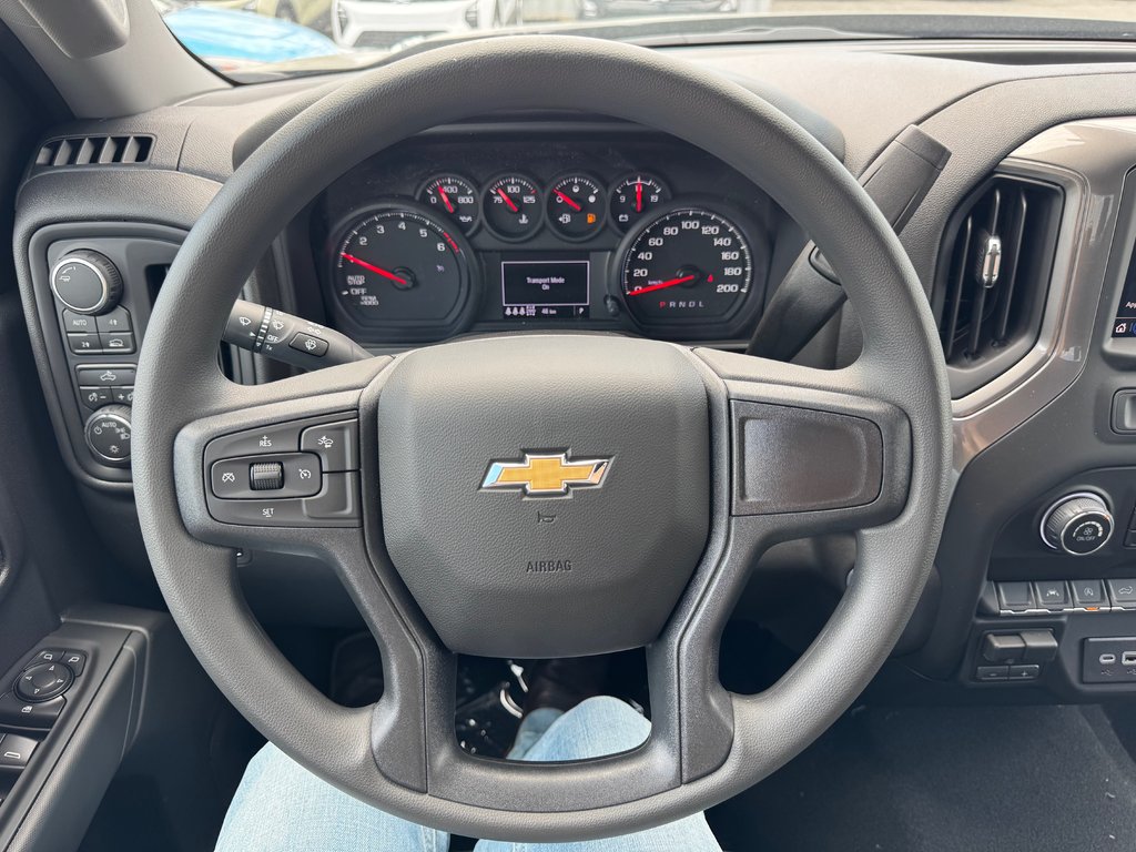 Chevrolet Silverado 1500 Custom 2026 à Terrebonne, Québec - 8 - w1024h768px
