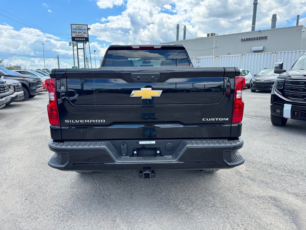 Chevrolet Silverado 1500 Custom 2026 à Terrebonne, Québec - 11 - w1024h768px