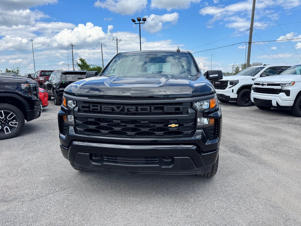 Chevrolet Silverado 1500 Custom 2026 à Terrebonne, Québec - 2 - w1024h768px