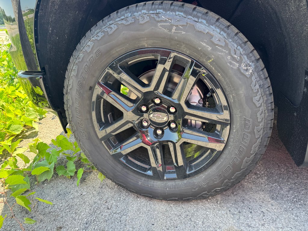 Chevrolet Silverado 1500 RST 2026 à Terrebonne, Québec - 12 - w1024h768px