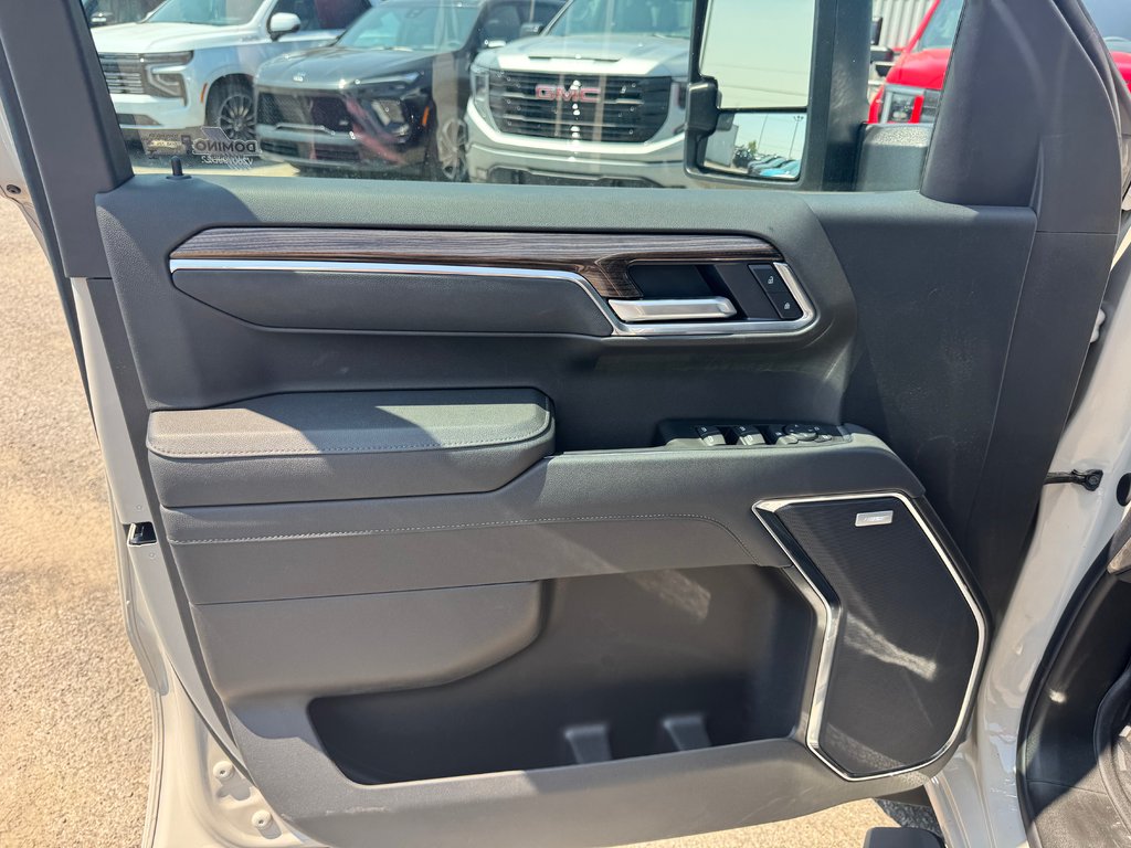 Chevrolet Silverado 1500 RST 2026 à Terrebonne, Québec - 8 - w1024h768px
