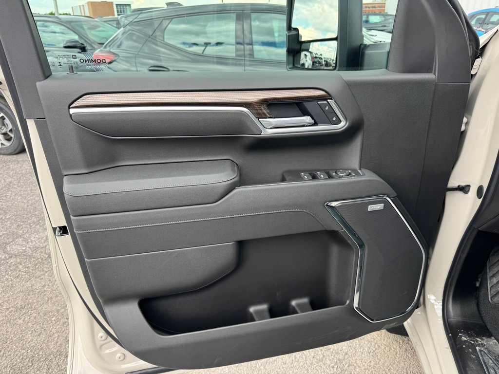 2026 Chevrolet Silverado 1500 RST in Terrebonne, Quebec - 8 - w1024h768px