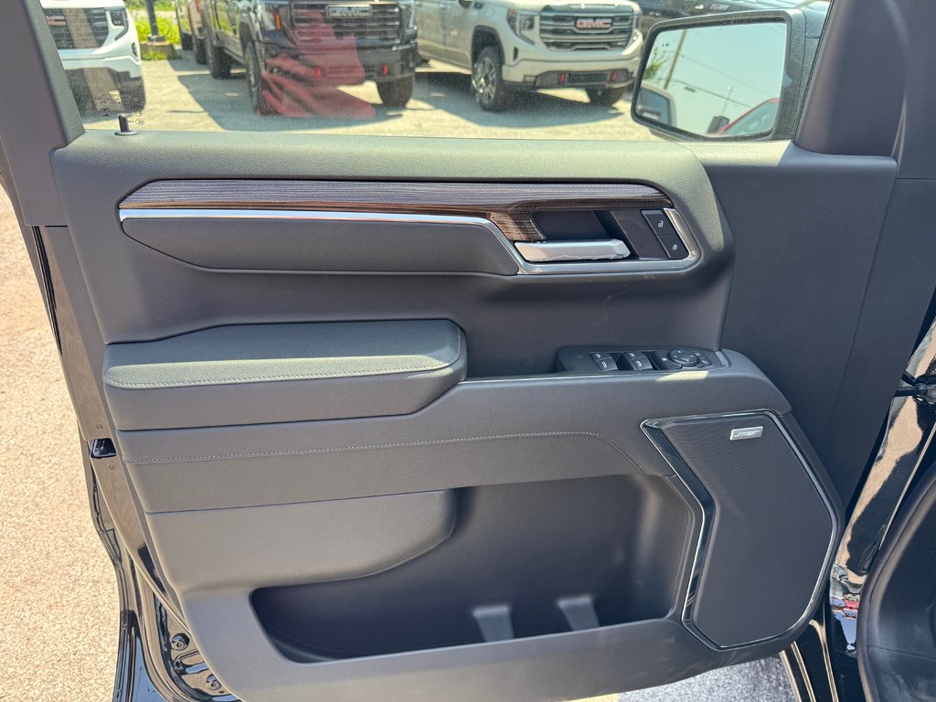 Chevrolet Silverado 1500 RST 2026 à Terrebonne, Québec - 9 - w1024h768px