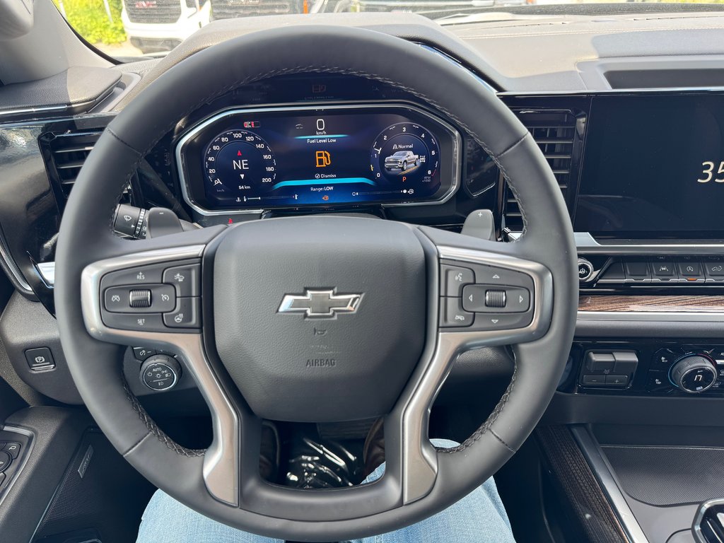 Chevrolet Silverado 1500 RST 2026 à Terrebonne, Québec - 11 - w1024h768px