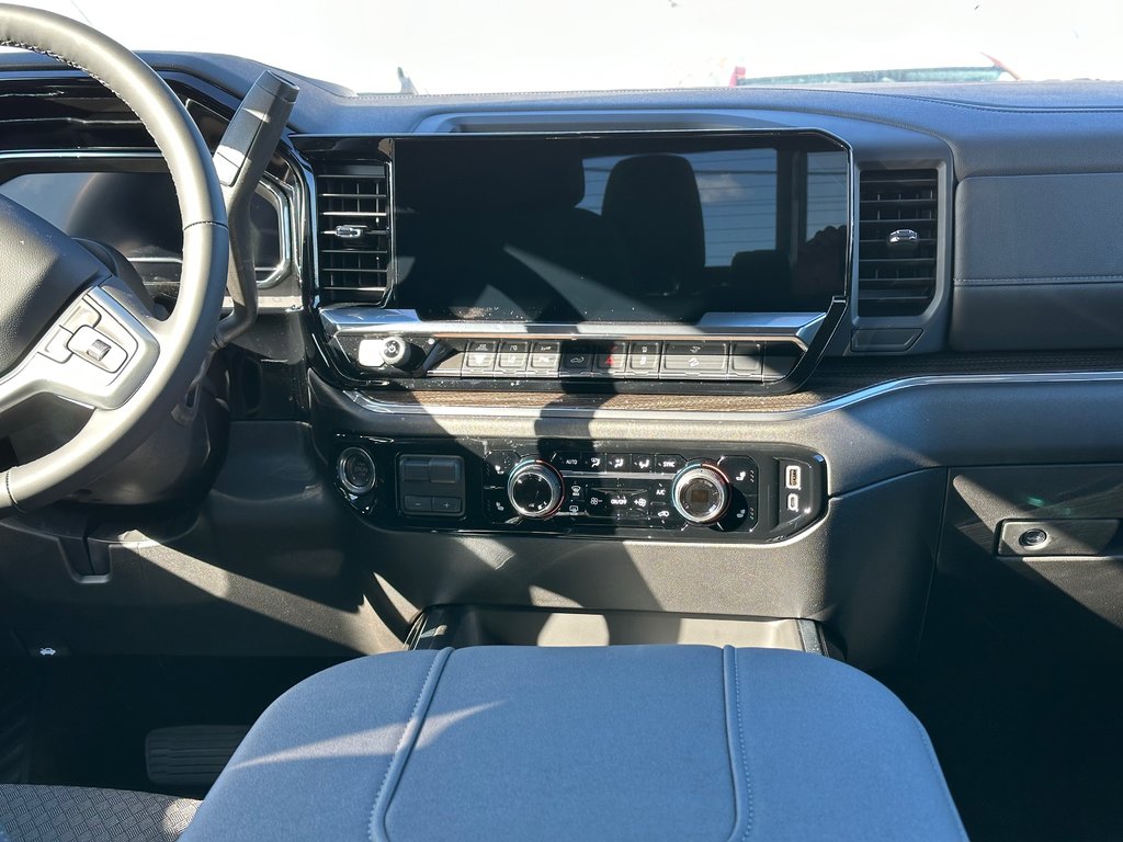 2025 Chevrolet SILVERADO 2500 HD LT in Terrebonne, Quebec - 10 - w1024h768px