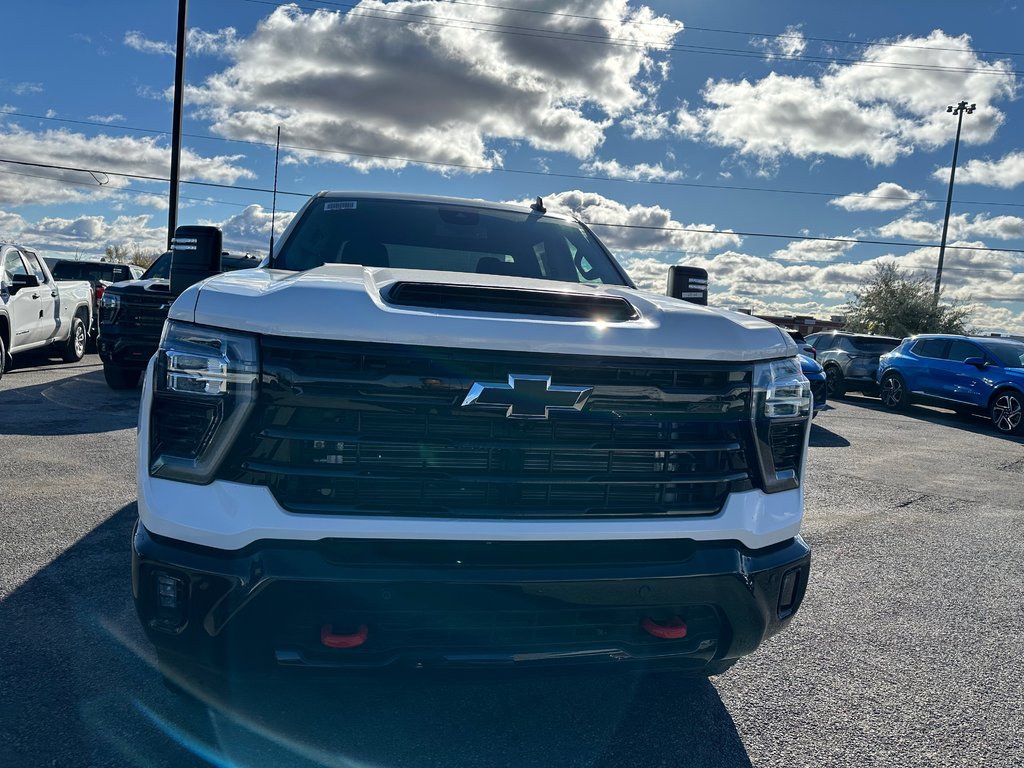 2025 Chevrolet SILVERADO 2500 HD LT in Terrebonne, Quebec - 2 - w1024h768px