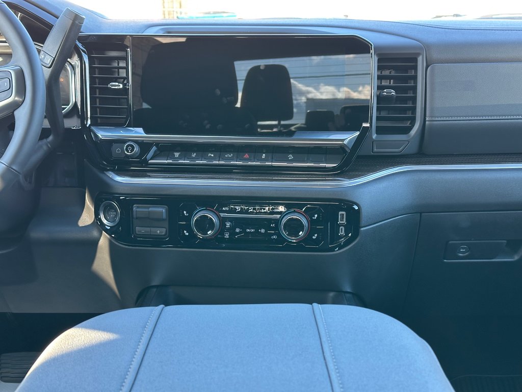 2025 Chevrolet SILVERADO 2500 HD LT in Terrebonne, Quebec - 9 - w1024h768px