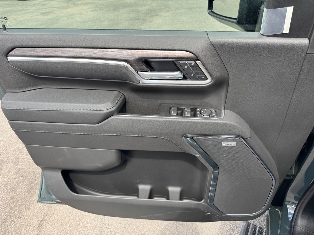 2026 Chevrolet Silverado 2500 HD LTZ in Terrebonne, Quebec - 8 - w1024h768px