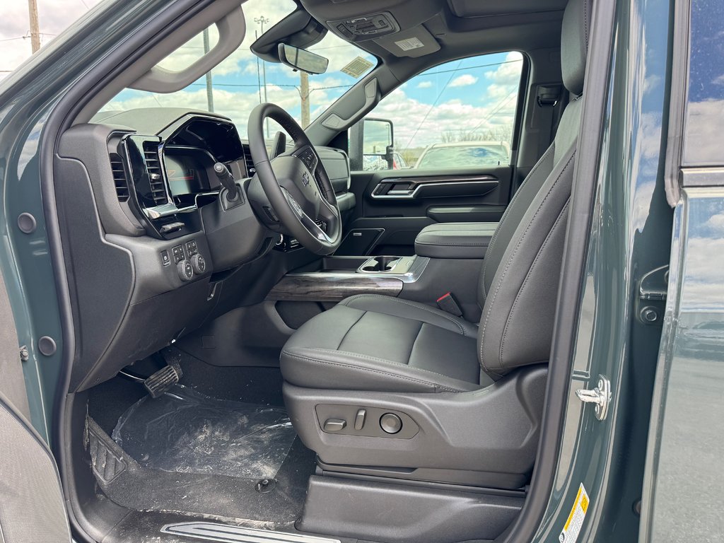 2026 Chevrolet Silverado 2500 HD LTZ in Terrebonne, Quebec - 7 - w1024h768px