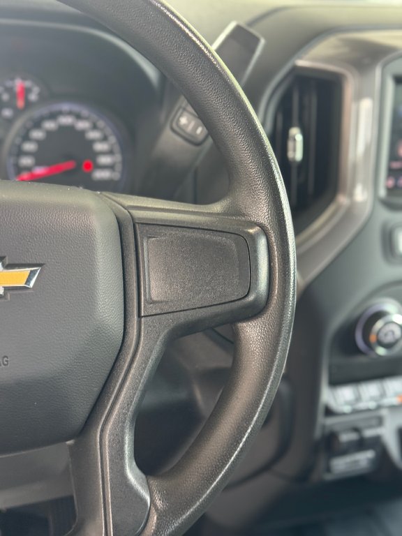Chevrolet Silverado 2500HD Custom Crew Diesel 2024 à Terrebonne, Québec - 14 - w1024h768px