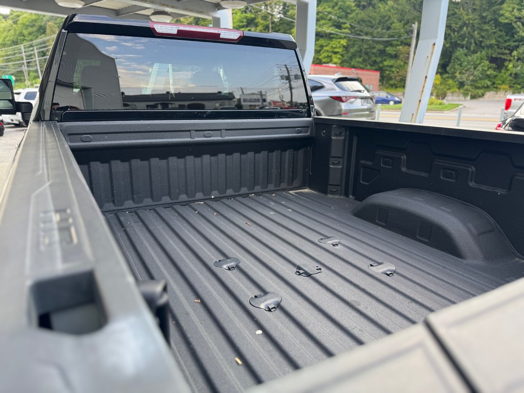 Chevrolet Silverado 2500HD Custom Crew Diesel 2024 à Terrebonne, Québec - 25 - w1024h768px