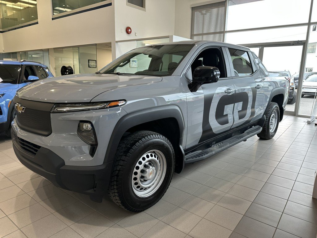 Chevrolet SILVERADO EV CREW CAB e4WD WT SHORT BOX MAX RANGE (8WT) WT 2025 à Terrebonne, Québec - 3 - w1024h768px