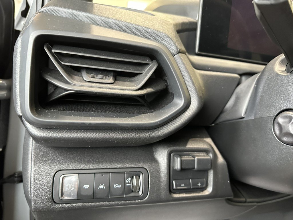 Chevrolet SILVERADO EV CREW CAB e4WD WT SHORT BOX MAX RANGE (8WT) WT 2025 à Terrebonne, Québec - 16 - w1024h768px