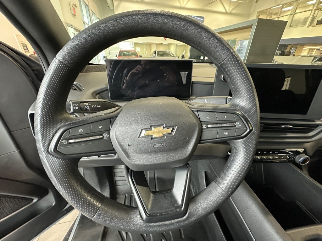Chevrolet SILVERADO EV CREW CAB e4WD WT SHORT BOX MAX RANGE (8WT) WT 2025 à Terrebonne, Québec - 17 - w1024h768px
