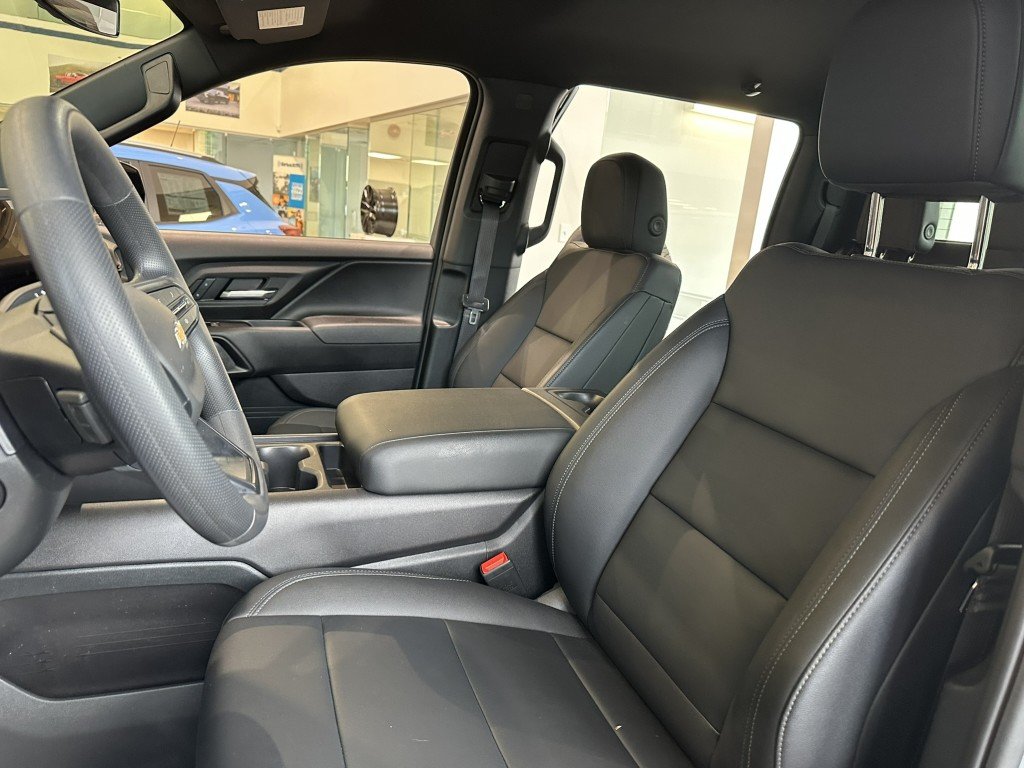 Chevrolet SILVERADO EV CREW CAB e4WD WT SHORT BOX MAX RANGE (8WT) WT 2025 à Terrebonne, Québec - 11 - w1024h768px