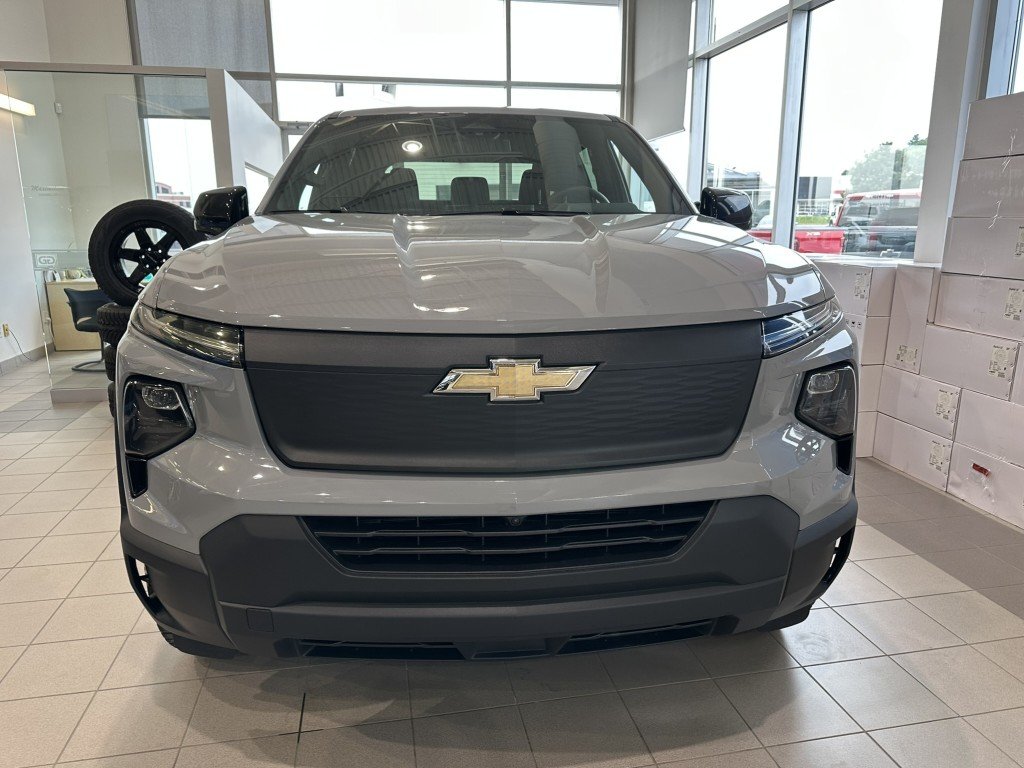 Chevrolet SILVERADO EV CREW CAB e4WD WT SHORT BOX MAX RANGE (8WT) WT 2025 à Terrebonne, Québec - 2 - w1024h768px