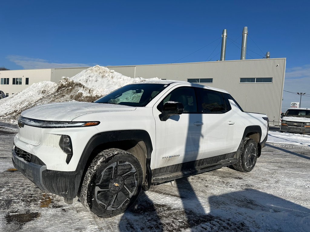 2025 Chevrolet Silverado EV LT Extended Range in Terrebonne, Quebec - 4 - w1024h768px