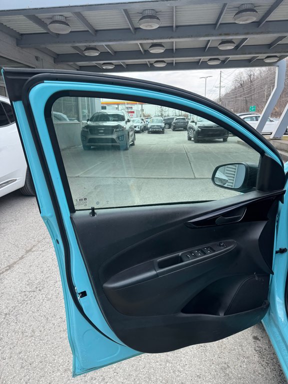 2022 Chevrolet Spark Lt Sport Toit Ouvrant Bas Kilométrage in Terrebonne, Quebec - 7 - w1024h768px