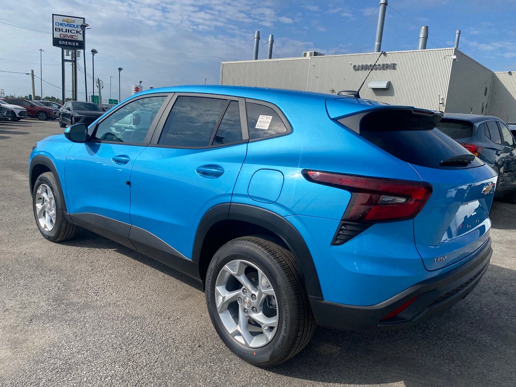 2025 Chevrolet Trax LS in Terrebonne, Quebec - 5 - w1024h768px