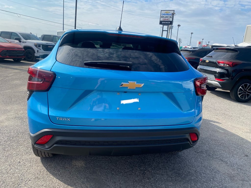 2025 Chevrolet Trax LS in Terrebonne, Quebec - 6 - w1024h768px