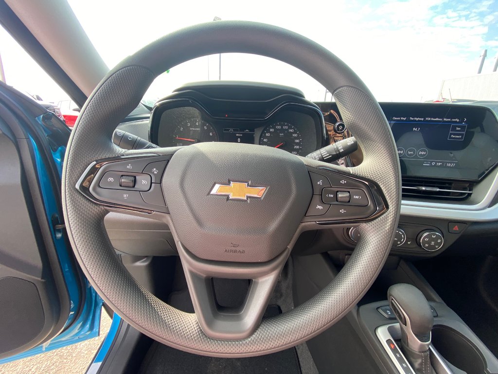 2025 Chevrolet Trax LS in Terrebonne, Quebec - 11 - w1024h768px