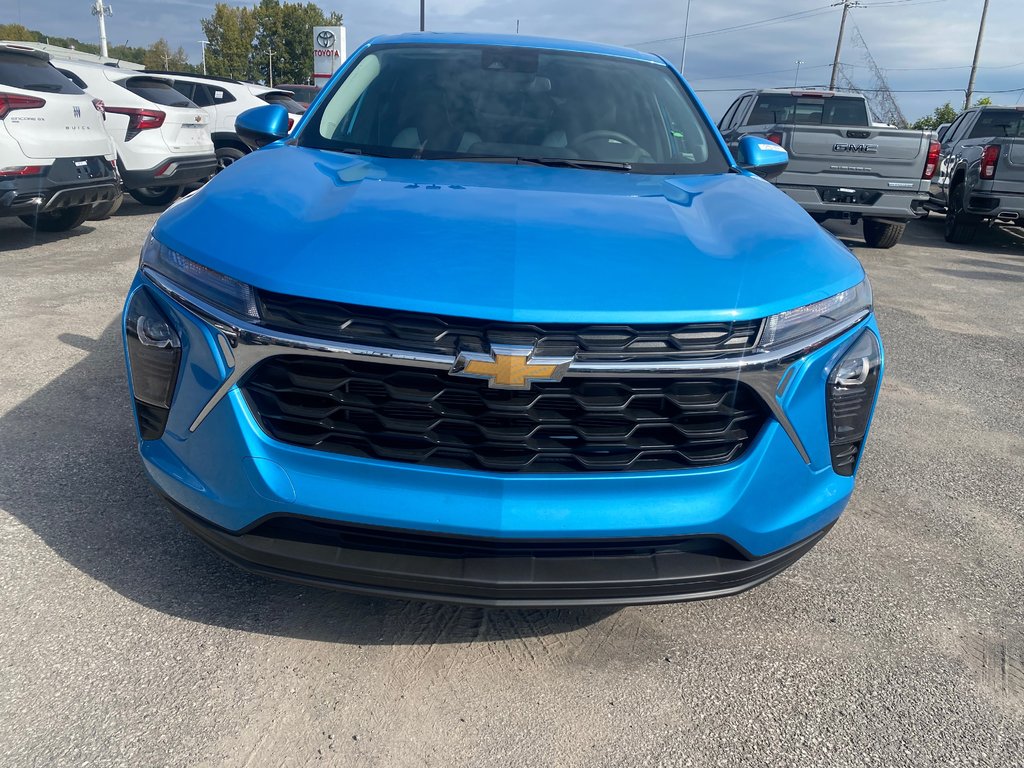 2025 Chevrolet Trax LS in Terrebonne, Quebec - 2 - w1024h768px